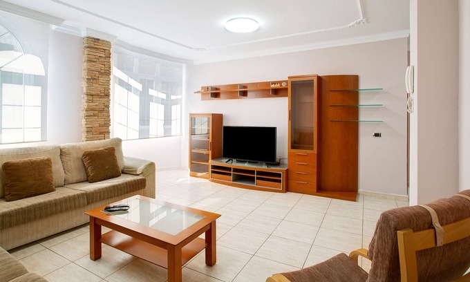 Carrizal Apartment | Holiday Home 'Aeropuerto Gran Canaria Vv' with Private Terrace and Wi-Fi