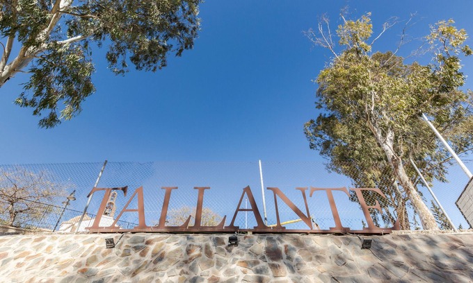 Campo Nubla House | Holiday Home 'Agradable Casa Rural' with Private Terrace, Wi-Fi and Air Conditioning