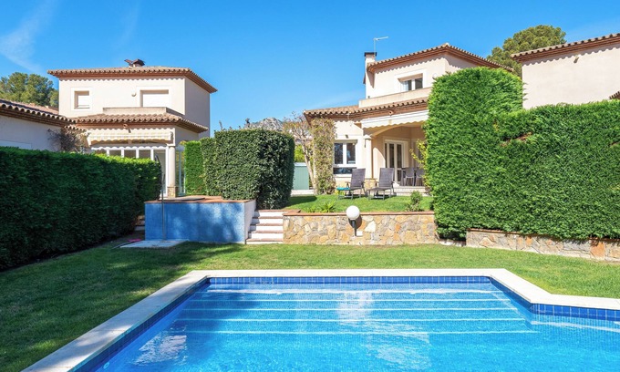 Bonmont Terres Noves House | Holiday Home "Al Alba" with Mountain Views, Shared Pool and Wi-Fi
