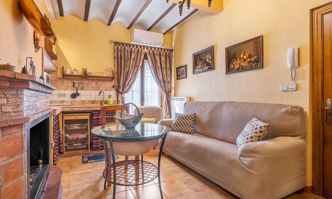 Hinojares House | Holiday Home 'Albahaca' with Mountain View, Wi-Fi and Air Conditioning