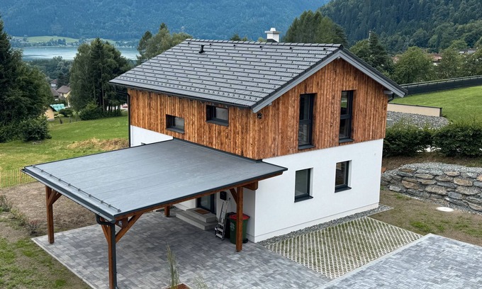 Bodensdorf House | Holiday Home 'Almrausch' with Lake View, Private Terrace and Wi-Fi