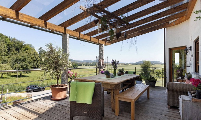 Randegg House | Holiday Home 'Almschlössle' with Mountain View, Private Terrace and Wi-Fi