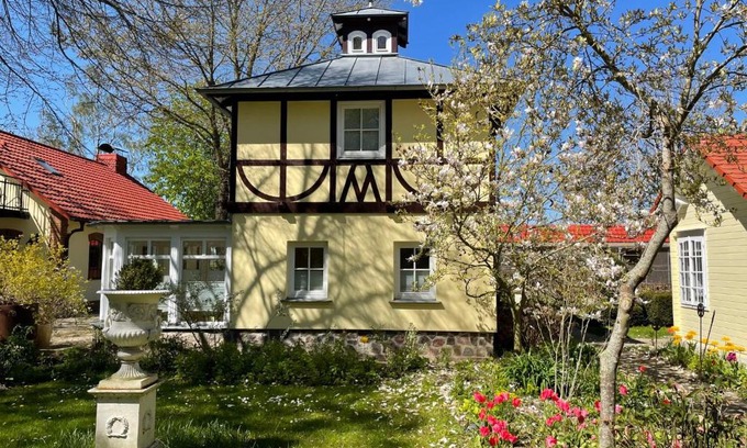 Splietsdorf House | Holiday Home Altes Taubenhaus by Interhome