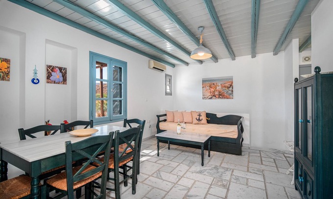 Serifos House | Holiday Home 'Ammos 1' with Private Terrace, Balcony and Air Conditioning