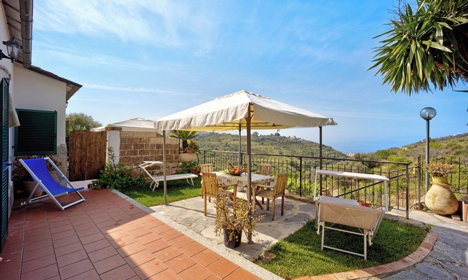 Pompeiana House | Holiday Home Angolo del Mare with Sea View & Shared Pool
