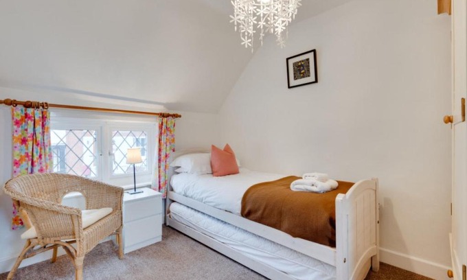 Aldeburgh House | Holiday Home Ann Page by Interhome