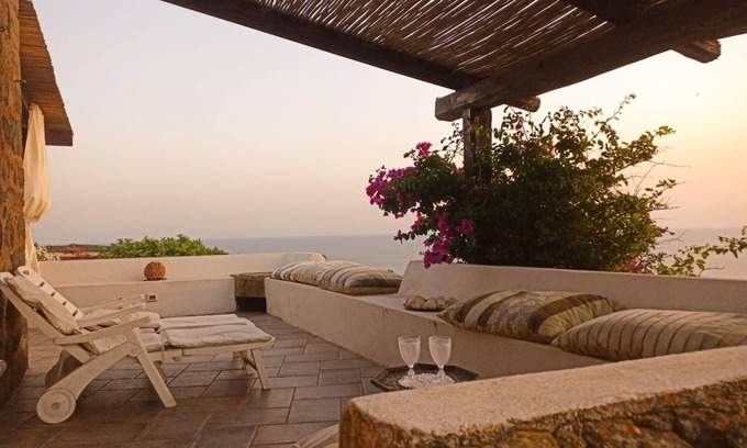Pantelleria House | Holiday Home 'Antico Dammuso Al Tramonto' with Sea View and Private Garden