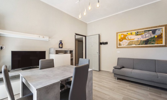 Carbonia House | Holiday Home 'Appartamento Elegante Carbonia' with Balcony, Wi-Fi and Air Conditioning
