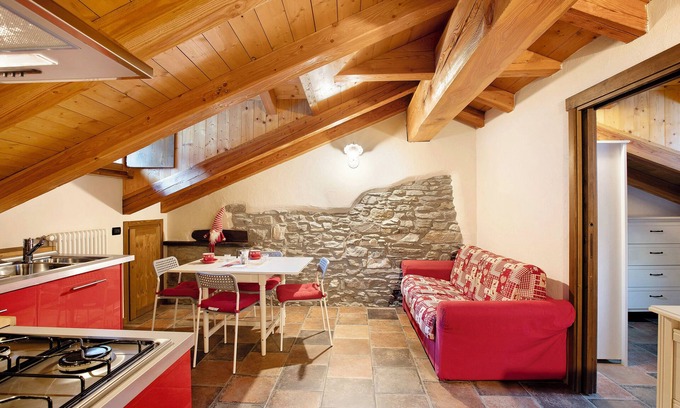 Villair House | Holiday Home 'Appartamento Aquila' with Mountain View, Shared Garden and Wi-Fi