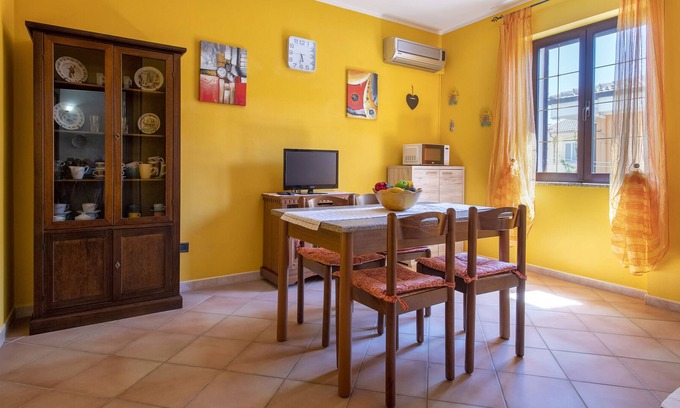 Sennori House | Holiday Home 'Appartamento Buena Vista' with Sea View, Shared Terrace and Air Conditioning