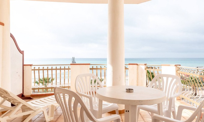 Seccagrande House | Holiday Home 'Appartamento D - Le Terrazze' with Sea View, Wi-Fi and Air Conditioning