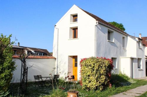 Lavacourt House | Holiday home at the edge of La Seine near Giverny