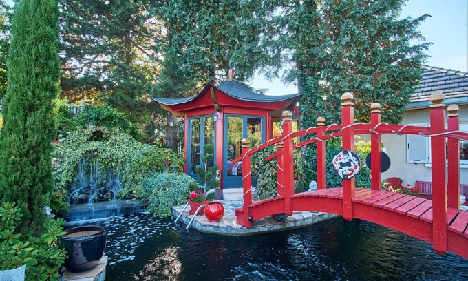 Pierre-Chatel House | Holiday Home 'Au Printemps Japonais' with Mountain View, Garden, Balcony, A/C & Wi-Fi