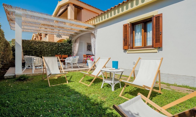 Murta Maria House | Holiday Home "Banano" with Garden, Terraces