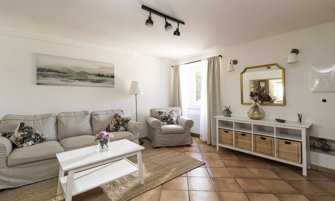 Petritoli House | Holiday Home 'Bed and Breakfast Biancalana' with Mountain View, Private Terrace and Wi-Fi