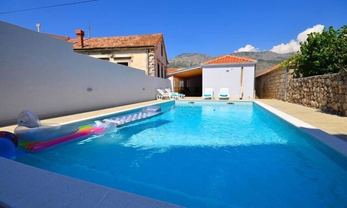 Gruda House | Holiday Home Belmondo- Three Bedroom Home with Terrace and Private Pool (A6)