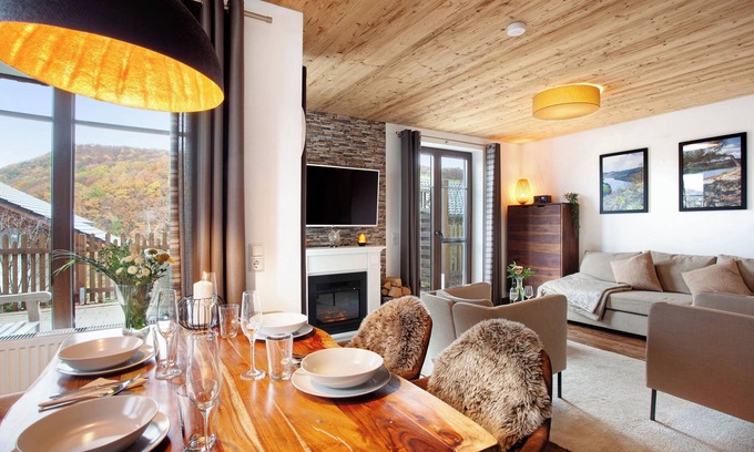 Heringhausen House | Holiday Home "Bergchalet 20" with Lake View, Private Terrace and Wi-Fi