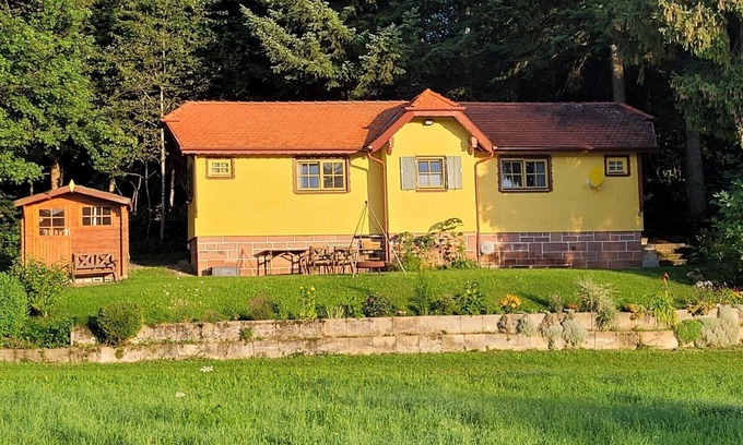Dornhan House | Holiday Home 'Bienenhaus' with Private Terrace, Private Garden and Wi-Fi