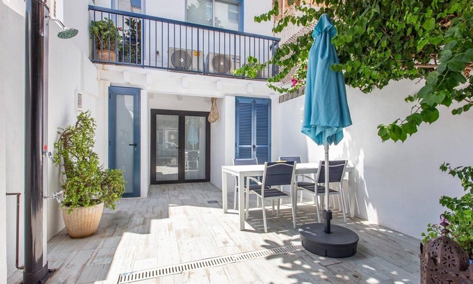 Puerto Maritimo House | Holiday Home 'Bluehouse Portixol' with Private Terrace, Wi-Fi and Air Conditioning