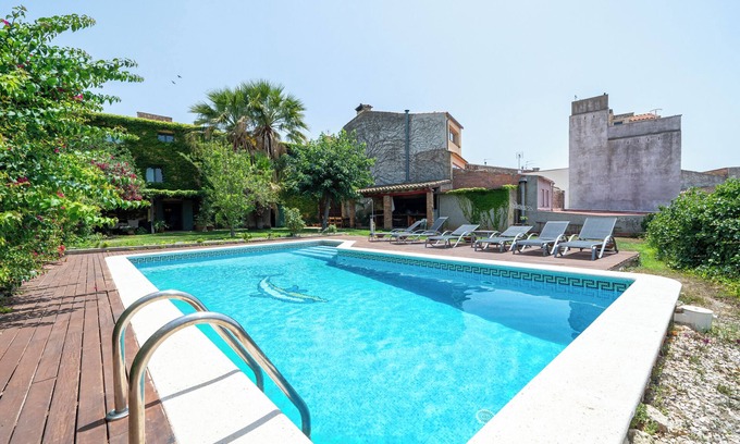 Bonastre House | Holiday Home 'Bonastre' with Mountain View, Private Pool and Wi-Fi