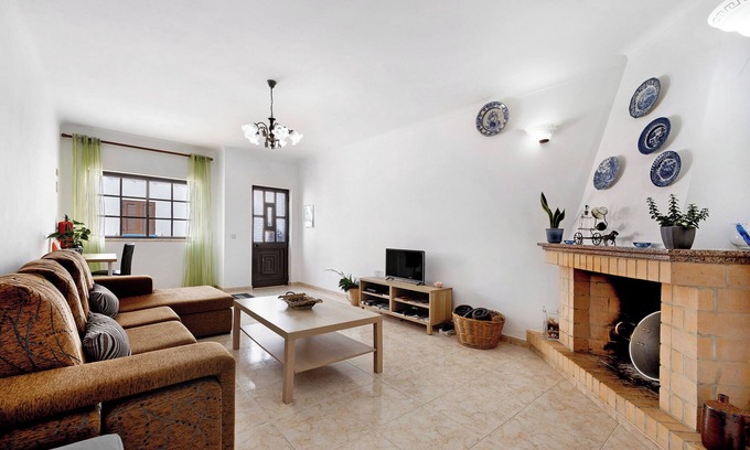 Raposeira House | Holiday Home 'Brita' with Private Terrace, Balcony and Wi-Fi