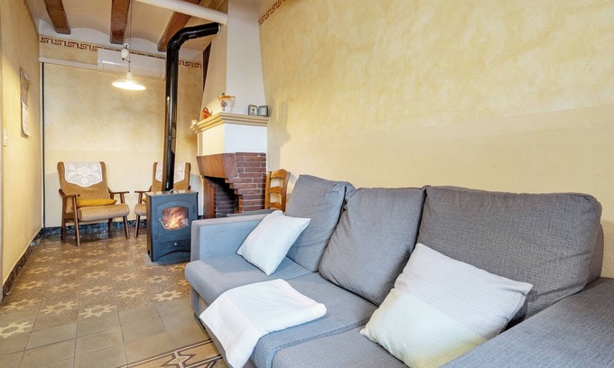 Tivissa House | Holiday Home 'Ca Cedó' with Shared Terrace, Wi-Fi and Air Conditioning