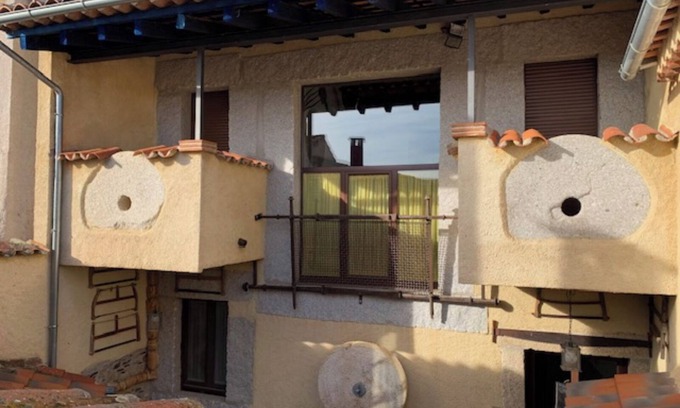 Villar de Ciervo House | Holiday Home 'Casa Rural La Vertedera 3' with Private Terrace, Balcony and Air Conditioning
