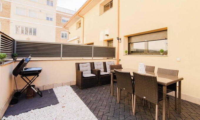 Cercs House | Holiday Home 'Ca Baells' with Private Terrace and Wi-Fi