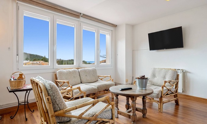 Tivissa House | Holiday Home "Ca Blai de Brull" with Mountain View, Shared Terrace & Wi-Fi