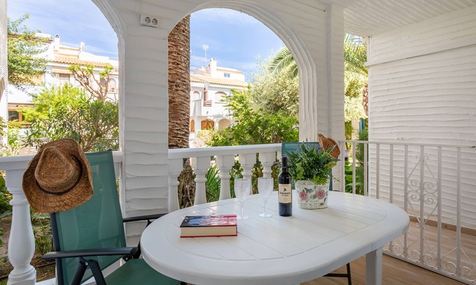 Los Arenales del Sol House | Holiday Home 'Casa en la playa con piscinas 297' with Shared Pool, Wi-Fi and Air Conditioning