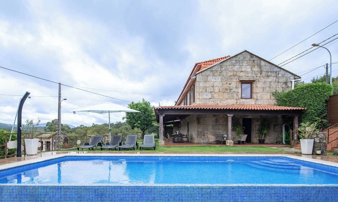 Ponte Caldelas House | Holiday Home 'Casa Da Xeitosa' with Mountain View, Private Pool and Wi-Fi