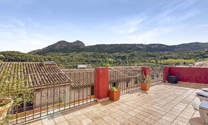 La Vall de Laguar House | Holiday Home 'Ca Lluis' with Private Terrace, Wi-Fi and Air Conditioning