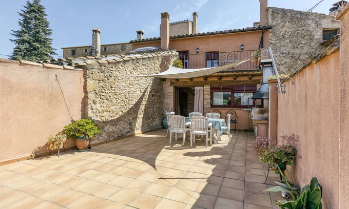 Orriols House | Holiday Home 'Ca La Maria' with Mountain Views, Private Terrace and Wi-Fi
