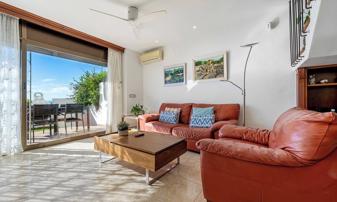 Altafulla House | Holiday Home 'Ca La Montse' with Sea View, Private Terrace and Wi-Fi
