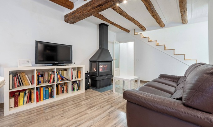 Tivissa House | Holiday Home 'Ca Miquel' with Wi-Fi and Air Conditioning