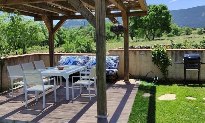Santiuste de Pedraza House | Holiday Home 'Canteo' with Mountain View, Private Pool and Wi-Fi