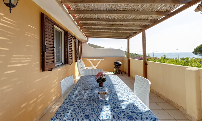 Magomadas House | Holiday Home 'Carezza Di Sole' with Sea View, Private Terrace and Wi-Fi