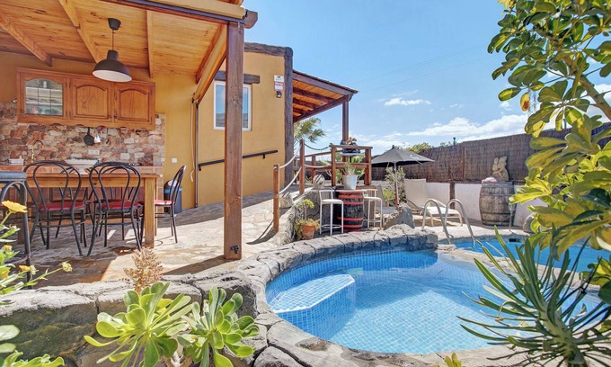 Arico House | Holiday Home Casa Candelaria 2 with Mountain View, Pool, Garden & Wi-Fi