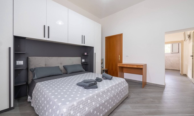 Assemini House | Holiday Home "Casa Claudia" with Private Terrace & Wi-Fi