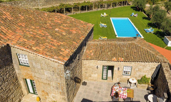 Sortelha House | Holiday Home 'Casa Da Cerca' with Mountain View, Wi-Fi and Air Conditioning