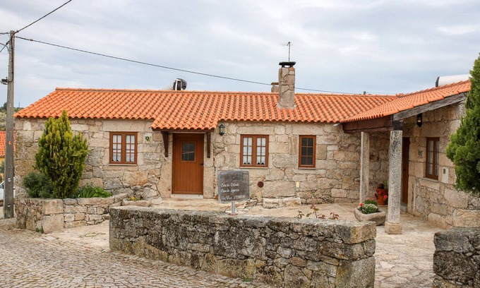 Sortelha House | Holiday Home 'Casa Da Calçada - Turismo Sortelha' with Private Terrace, Wi-Fi and Air Conditioning