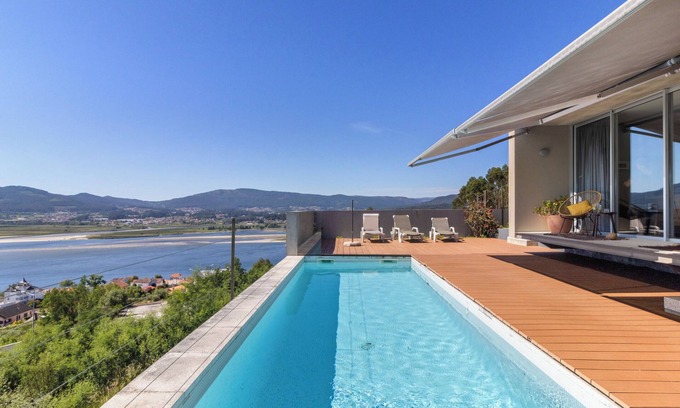 Seixas House | Holiday Home 'Casa Da Quinta Dos Moinhos' with Sea View, Wi-Fi and Air Conditioning