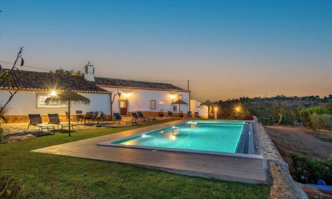 Loule House | Holiday Home 'Casa Do Forno - Vale Luís Neto' with Mountain View, Wi-Fi and Air Conditioning
