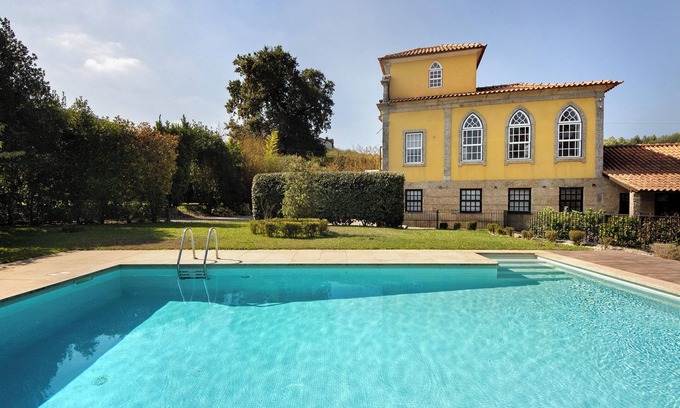 Travanca House | Holiday Home 'Casa Do Mirante' with Private Pool, Private Garden and Wi-Fi