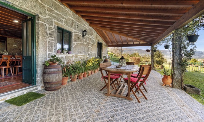 Ponte de Lima House | Holiday Home 'Casa Do Soutinho' with Mountain View, Private Terrace and Air Conditioning