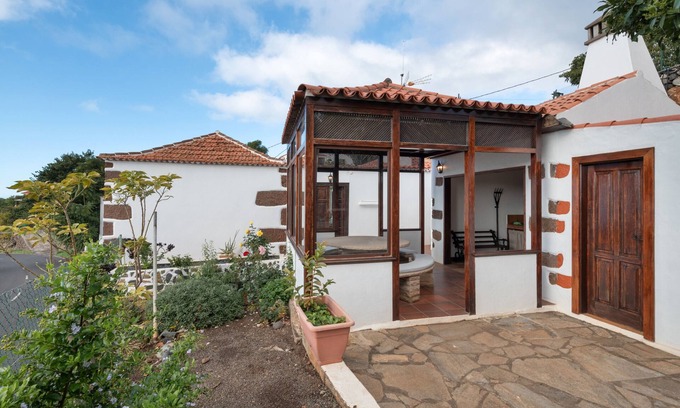 Las Tricias House | Holiday Home 'Casa El Café' with Sea View, Private Terrace and Wi-Fi