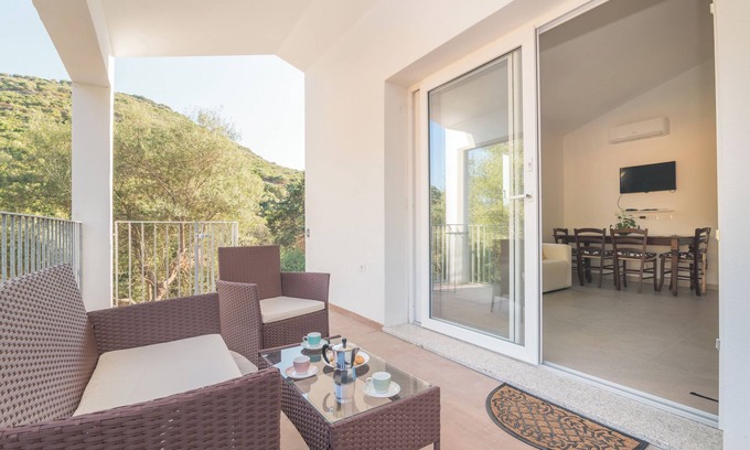Schifoni House | Holiday Home 'Casa Isabella Eleonora' with Mountain View, Wi-Fi and Air Conditioning