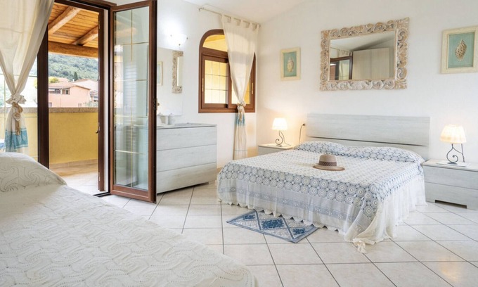 Buddittogliu Straulas House | Holiday Home 'Casa La Cinta' with Mountain View, Wi-Fi and Air Conditioning