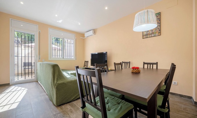 Aldover House | Holiday Home 'Casa Lluma' with Mountain View, Wi-Fi and Air Conditioning