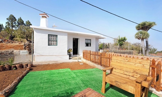 Las Tricias House | Holiday Home 'Casa Mimí' with Sea View, Private Terrace and Private Garden